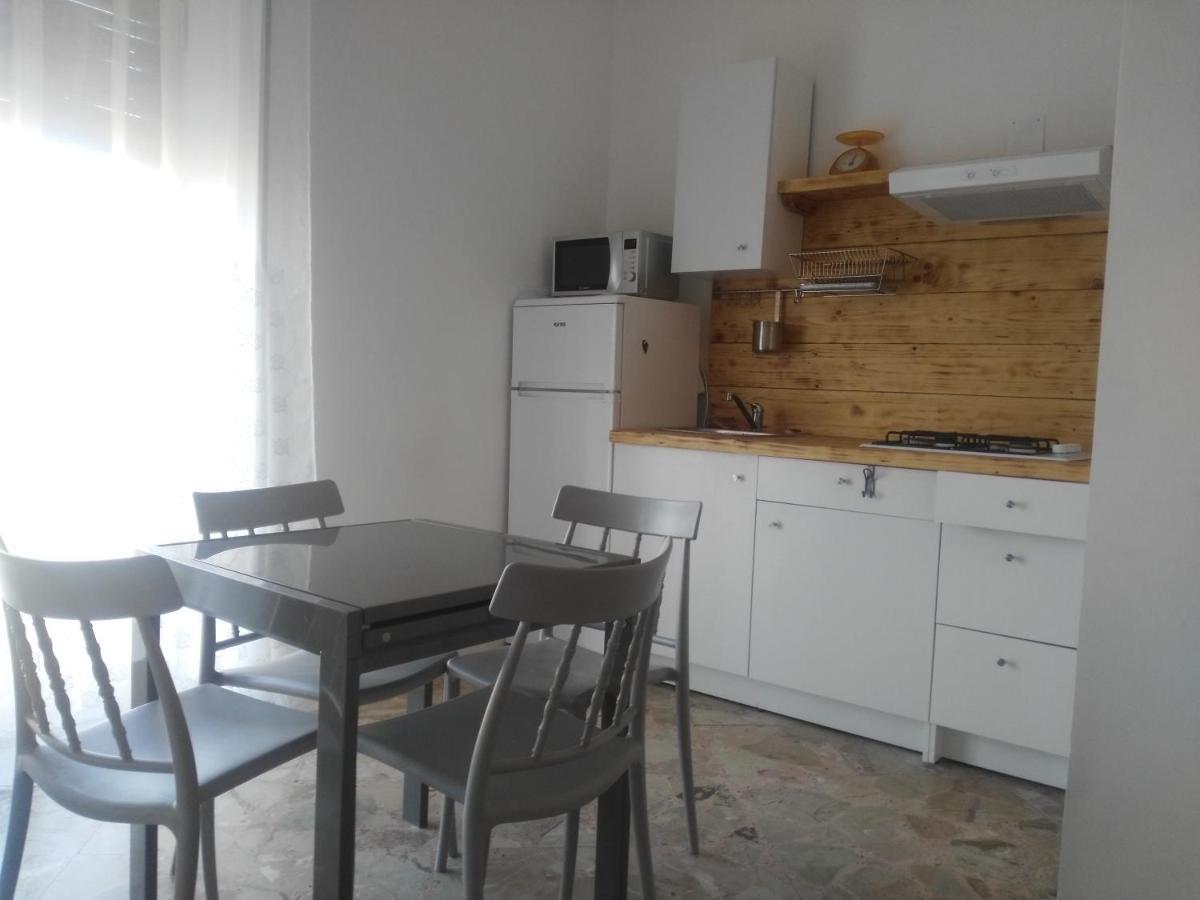 A Ficurinia Apartment *